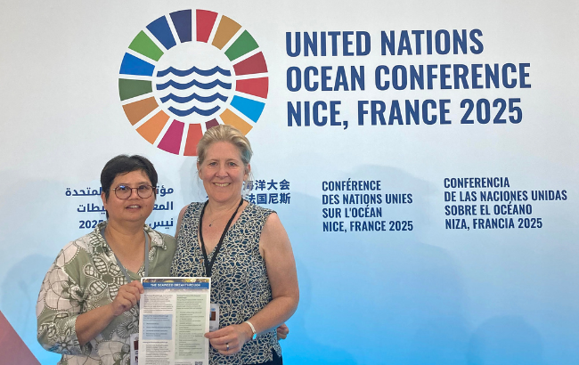 A picture of Professor Elizabeth Cottier-Cook and Professor Lim Phaik Eem at UNOC3, Nice, where the Global Seaweed SuperStar project made news in both the Blue and Green Zones
